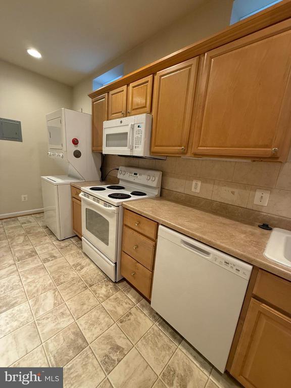 Building Photo - 10892 Clara Barton Dr