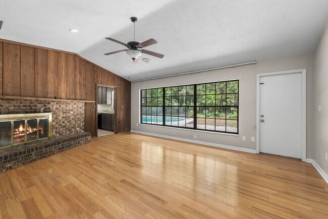 Building Photo - Spacious Pool Home in Desirable NW Gainesville