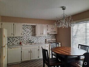 Building Photo - Large Duplex on Olde Farm park
