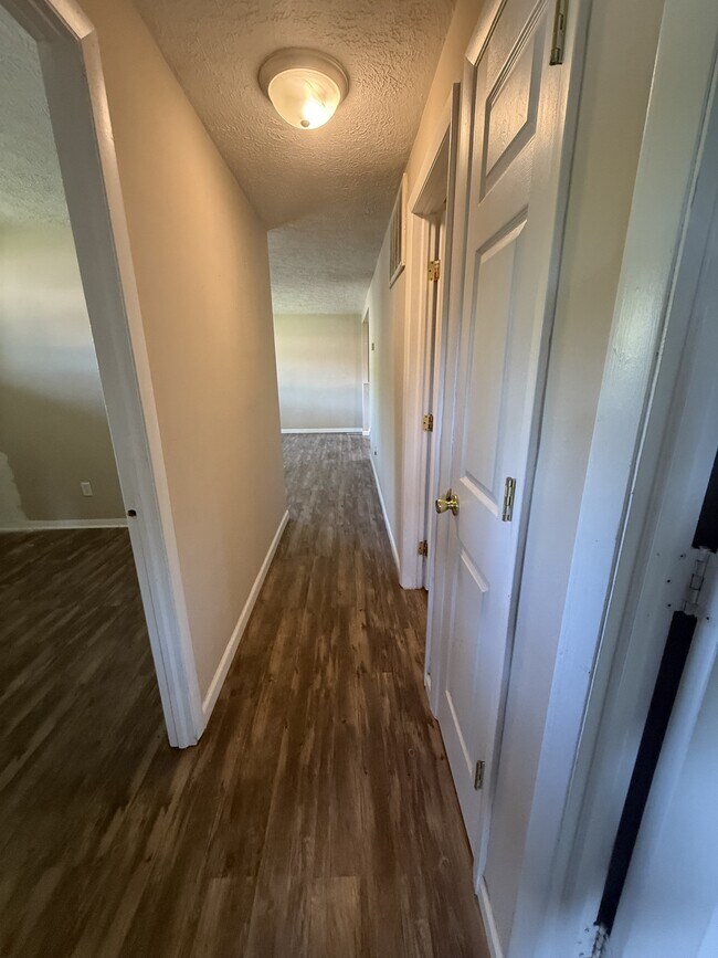 Building Photo - 6185 Farmborough Dr