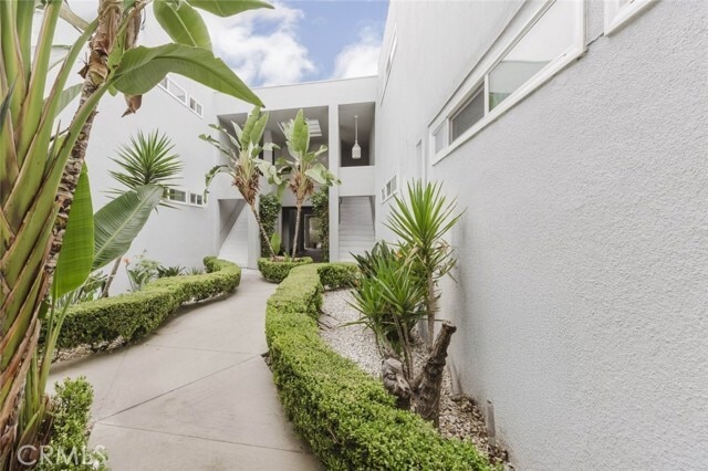 Building Photo - 432 S Sierra Madre Blvd