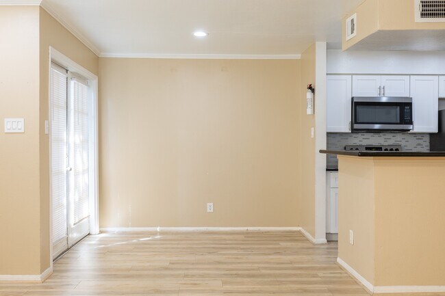 Building Photo - 14600 Fonmeadow Dr