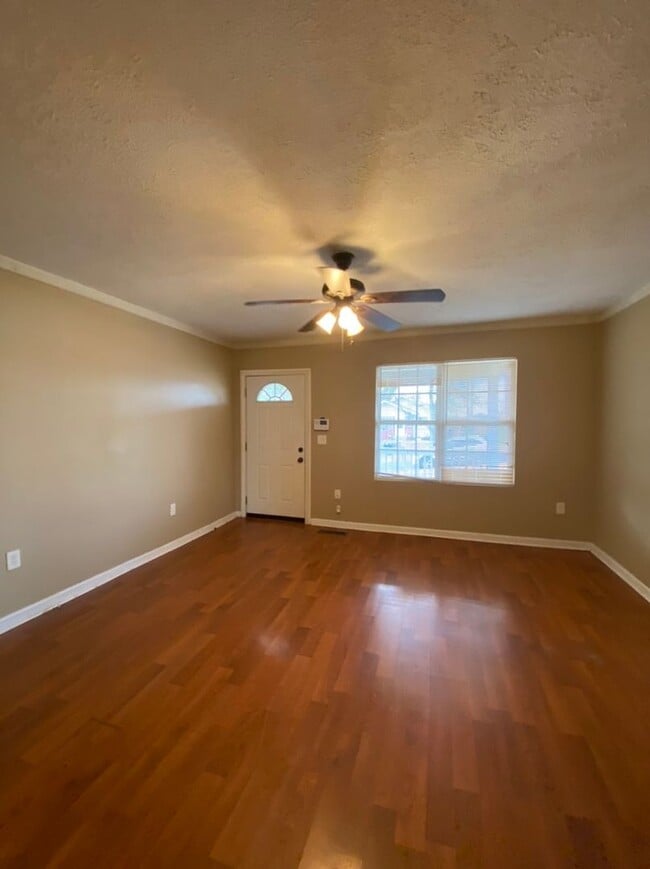 Building Photo - 705 Knox Ave