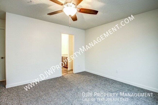 Building Photo - 3715 N Centrepoint Way