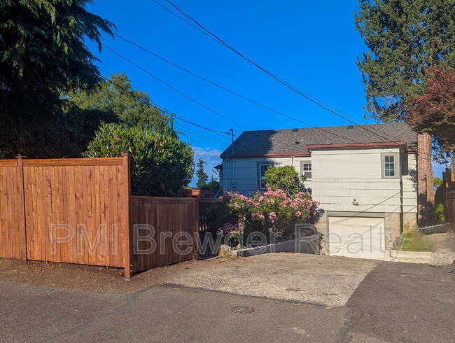 Building Photo - 1822 Rucker Ave