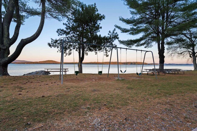 Building Photo - 145 Edgewater Dr
