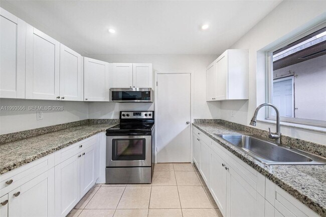 Building Photo - 1283 W 42nd St