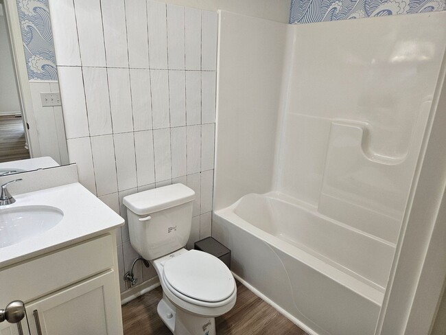 Building Photo - Unfurnished 3 Bedroom, 2 bath home - Hampstead - Brookfield Branch Community