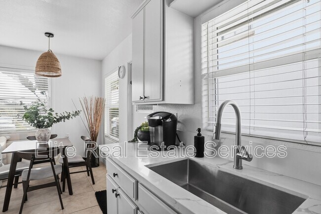 Building Photo - 2606 Juan St