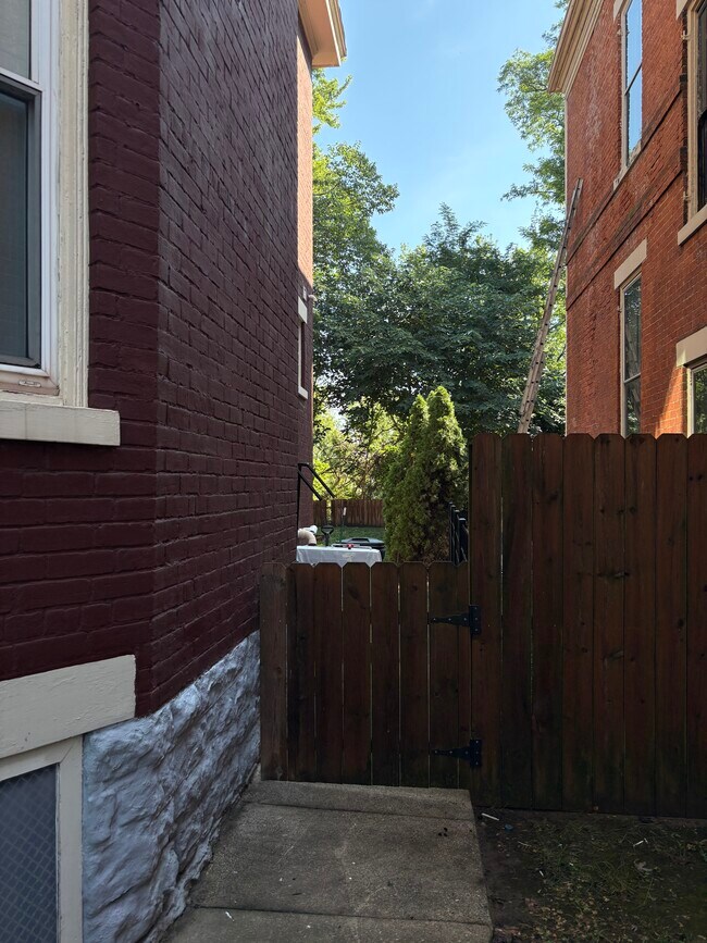 Building Photo - Garrard Street