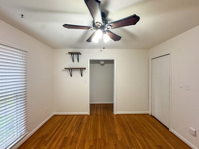 Building Photo - Charming 3 Bed 1.5 Bath Home Close to Fort Bragg