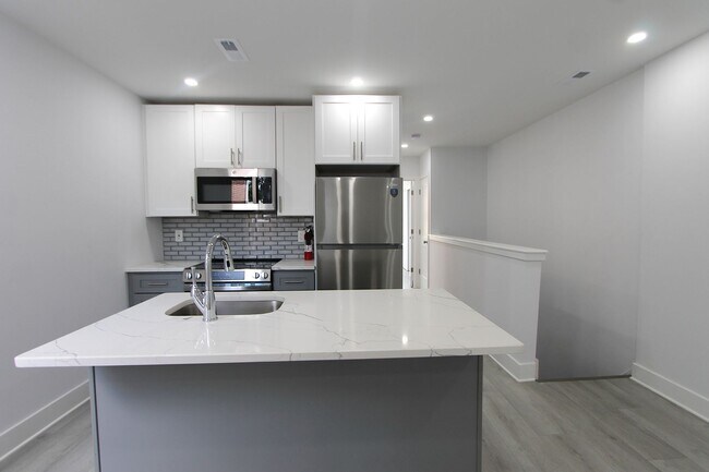 Building Photo - 103 E Coulter St