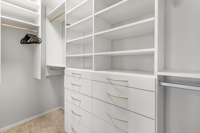 Building Photo - 4104 Sun Spirit Dr