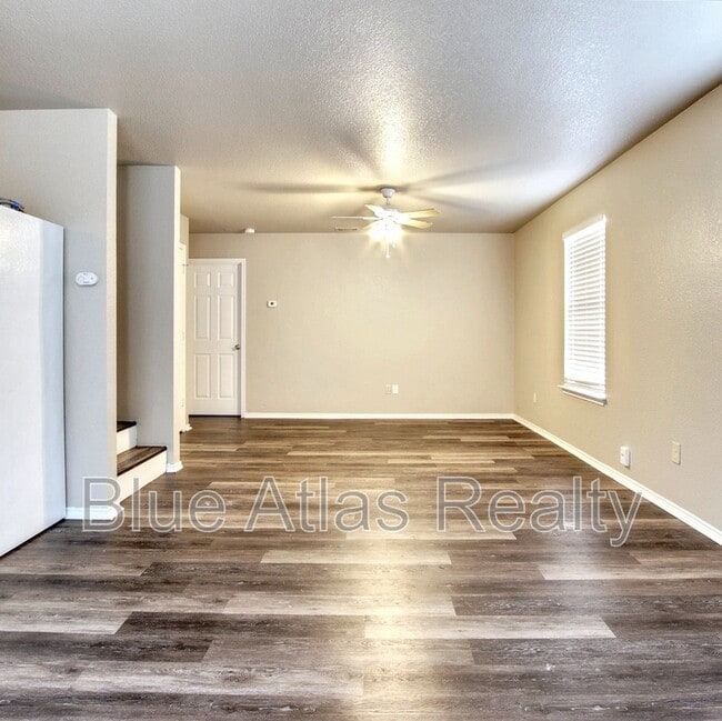 Building Photo - 402 Kings Way Dr