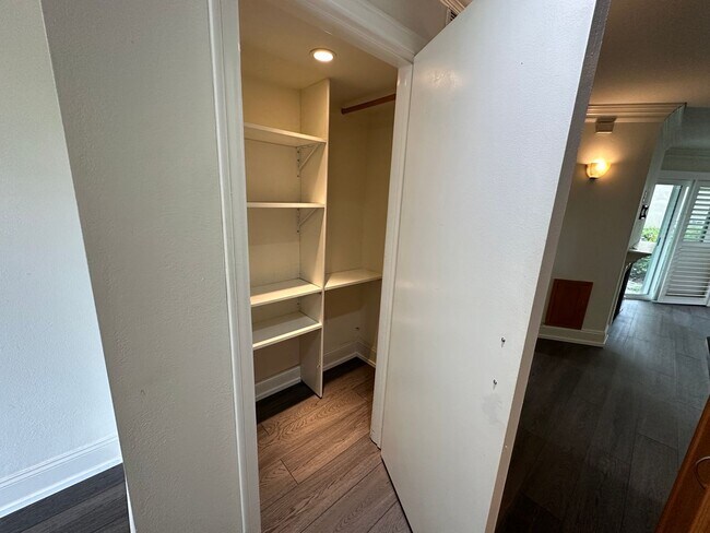 Building Photo - Morningside on the Lake Downstairs 1 Bedroom 1 Bath