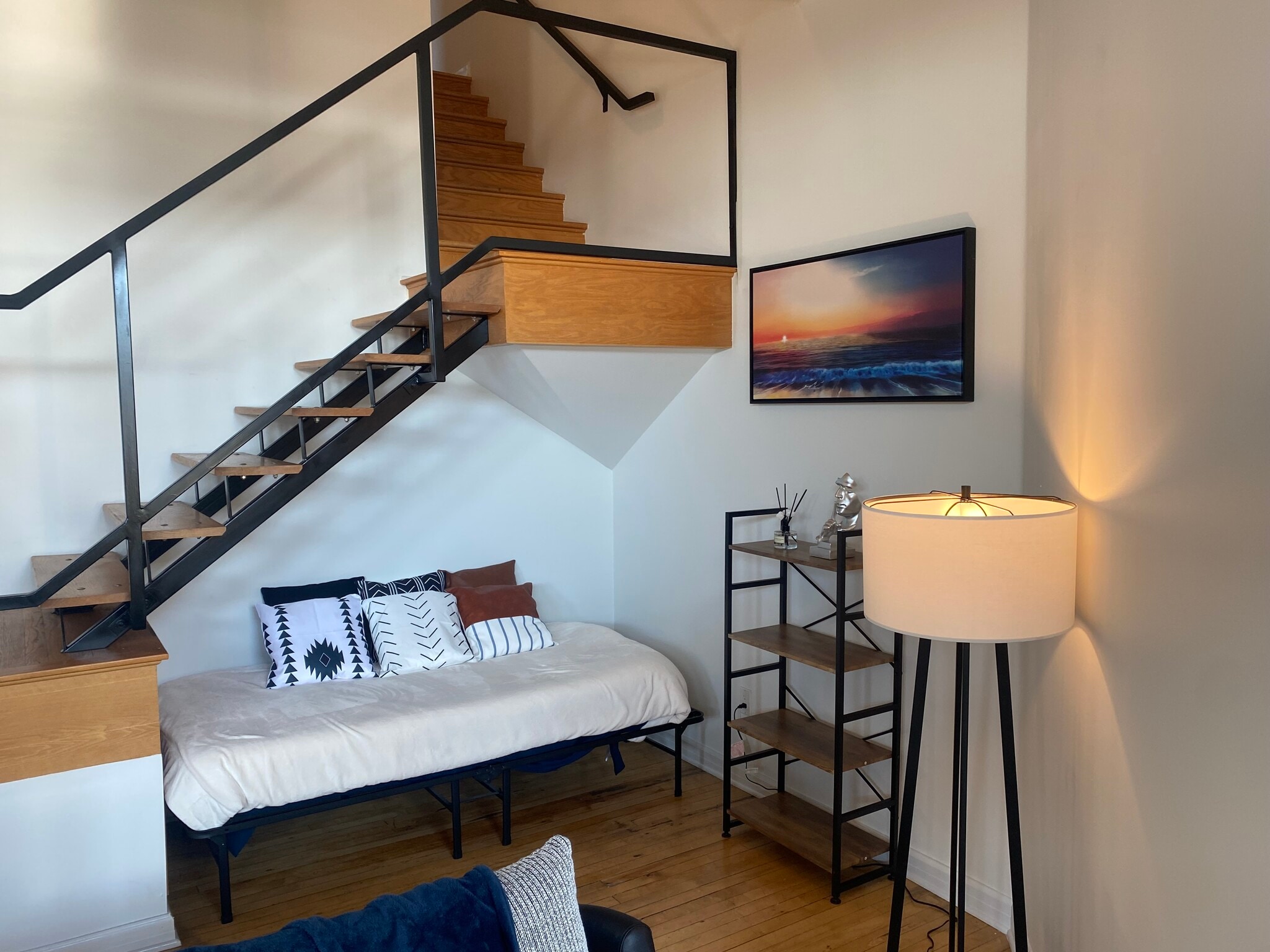 Building Photo - 215 W Maple St