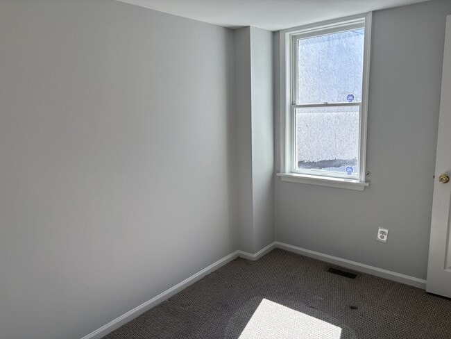 Building Photo - 1136 Mifflin St