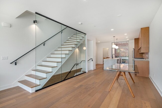 Building Photo - 2805 Brush St