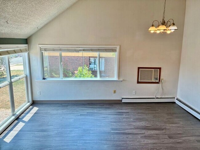 Building Photo - 2 Week Off First Months Rent!!! Recently Upgraded 2 Bedroom Apt Near Horsetooth!