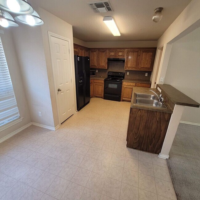 Building Photo - Clean North East Home - O'Conner & IH35