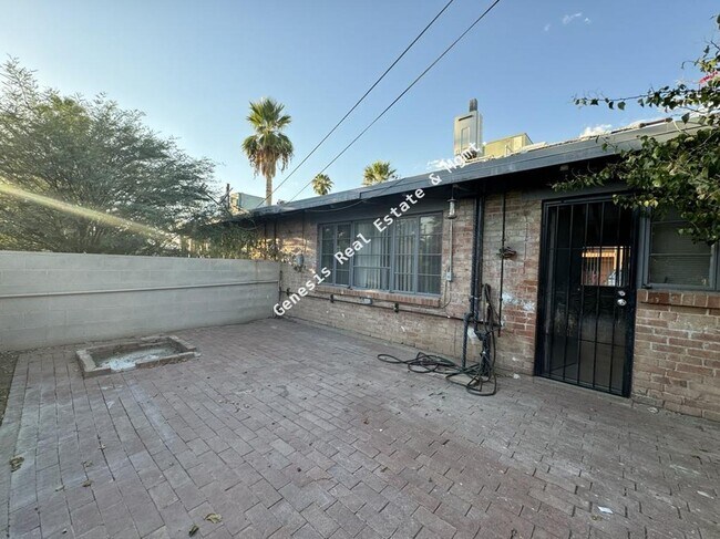 Building Photo - 1 Bedroom 1 bath with private yard! Water,...