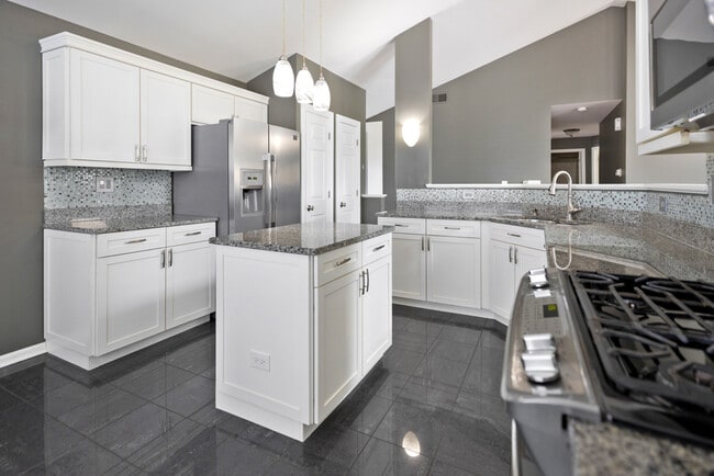Building Photo - 609 Esla Ct