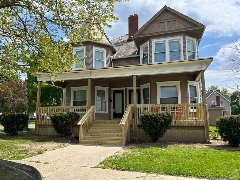 Building Photo - 426 E Maumee St