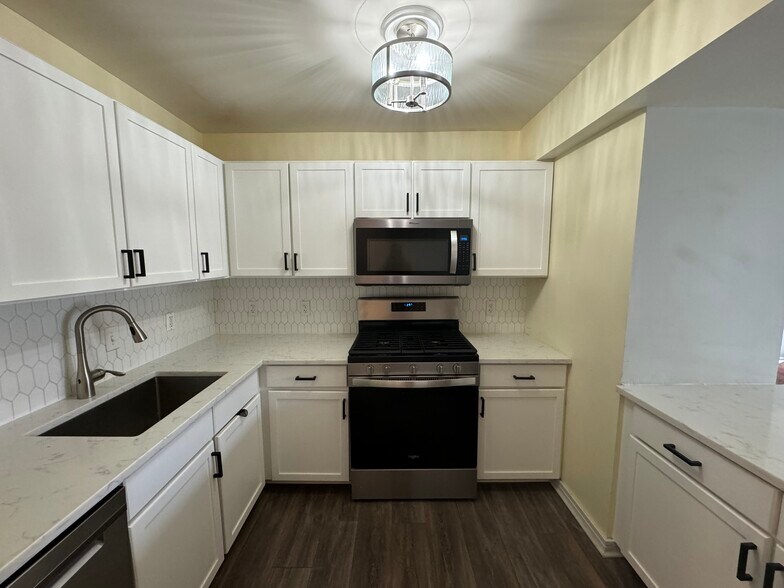 Kitchen - 800 4th St SW