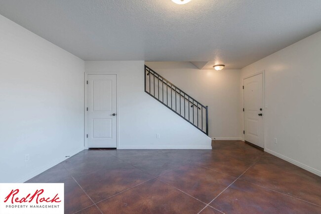 Building Photo - DOG-FRIENDLY 3 Bedroom Townhome with INTER...