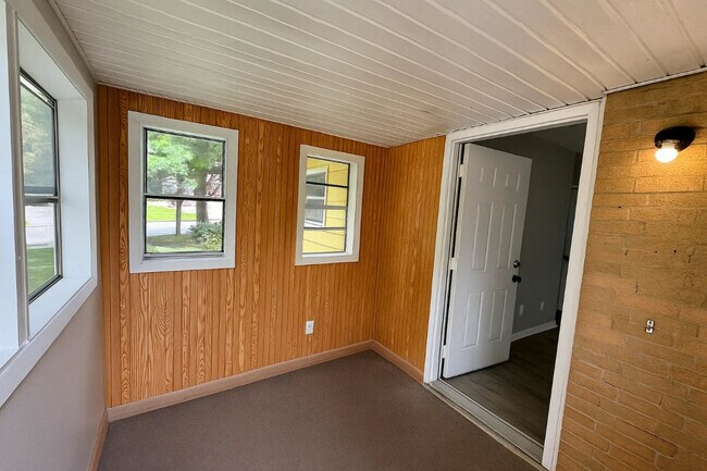 Building Photo - 4071 Sawyer St