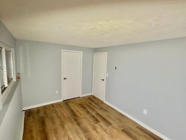 Building Photo - 4 Hazelwood Ave