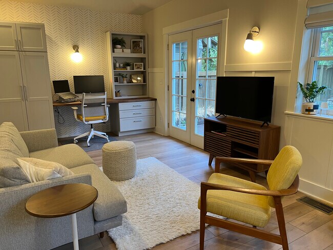 Family / Bonus Room - 6111 S Corbett Ave