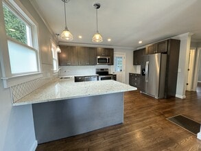 Building Photo - 6 Pleasant Ridge Ave