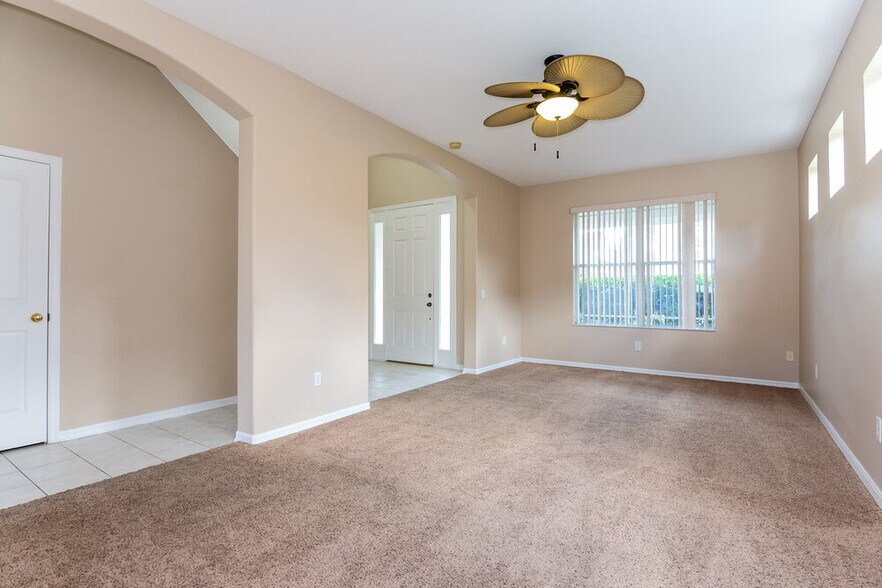 Building Photo - 2613 Palesta Dr
