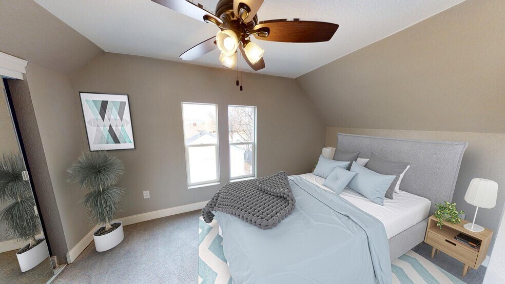 Building Photo - Beautifully renovated Sunnyside home with large backyard