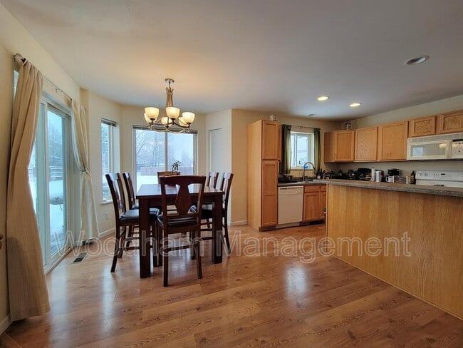 Building Photo - 184 Droulliard Ave