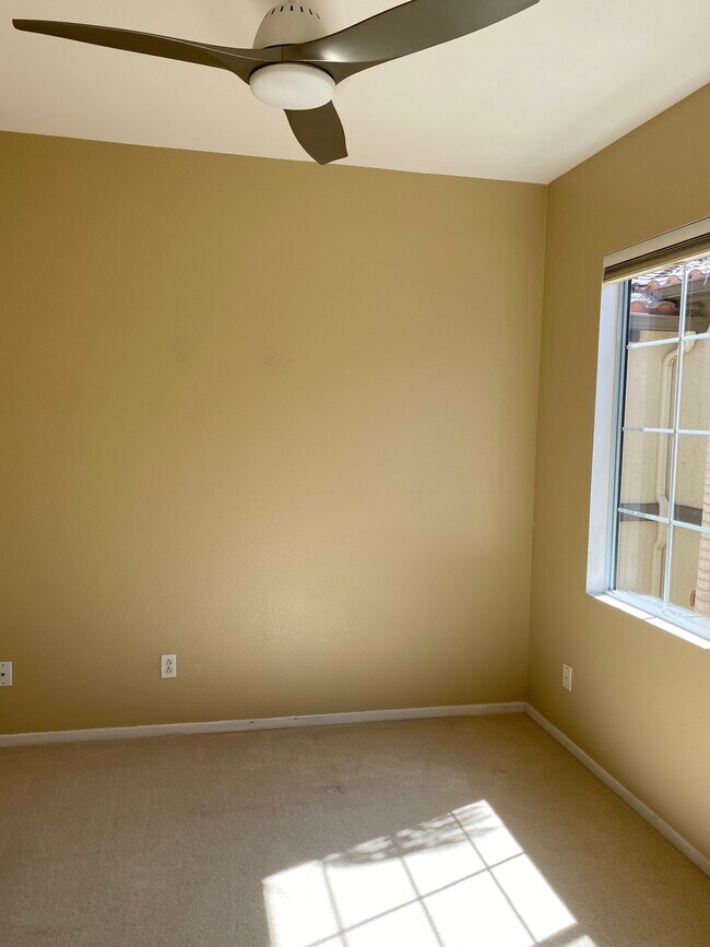 Building Photo - 638 Sumner Way