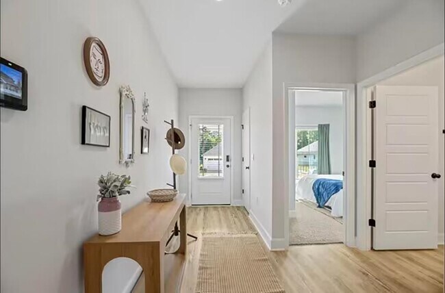 Building Photo - 2047 Hansel Hl Dr