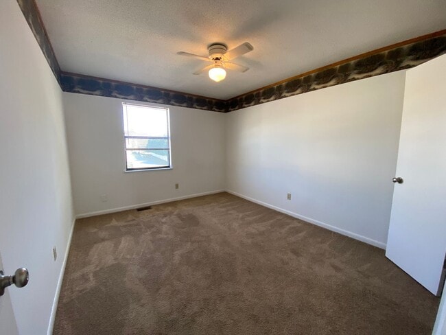 Building Photo - AVAILABLE NOW! (Pets Considered)