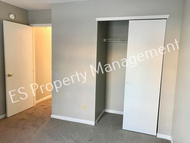 Building Photo - Beautiful 3 Bedroom 2 Bathroom Ranch Style Home in Lawrence!