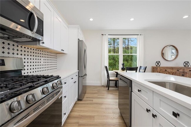 Building Photo - 50 S County Trl