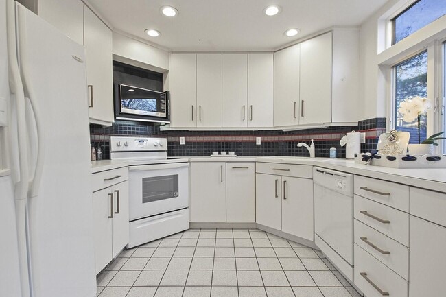 Building Photo - 2804 Melody Ln