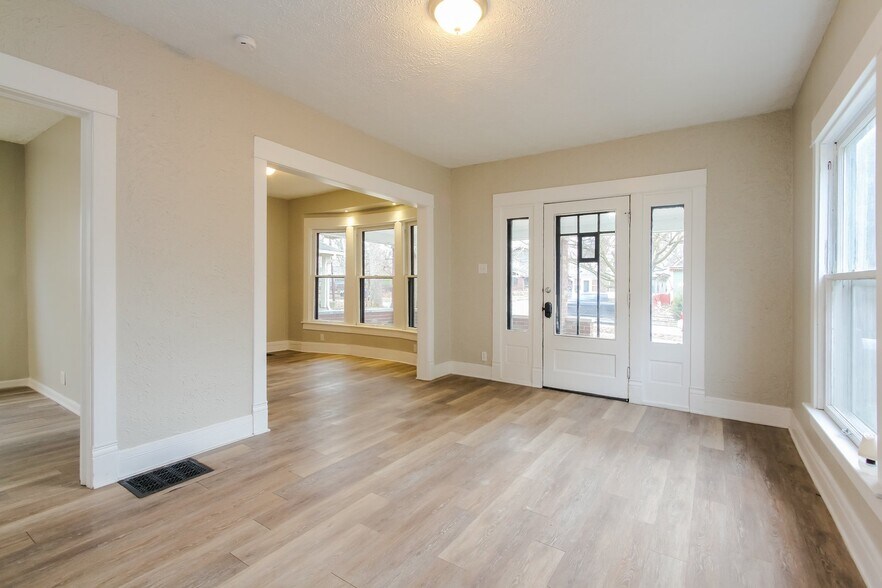 Building Photo - 5928 E University Ave