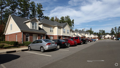 Building Photo - Taylor's Pond