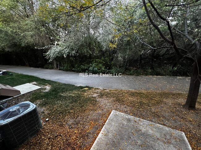 Building Photo - 122 S 1800 W