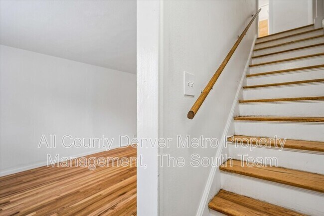 Building Photo - 10207 E 14th Ave