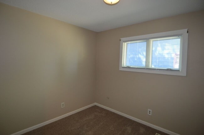 Building Photo - 5 Bedroom, 2 Bathroom House for Rent close to UND and Altru Hospital