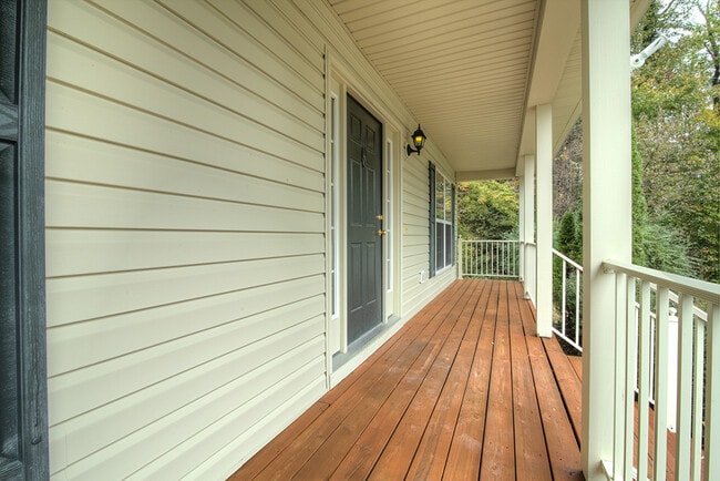 Building Photo - Large 3 Bedroom Home in Glen Allen! ***Available Mid July 2026***