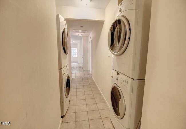 Building Photo - Huge home near in Chapel Hill!