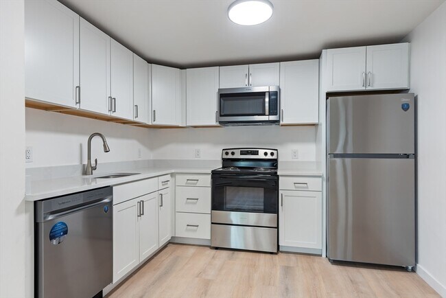 Building Photo - 303 Broadway